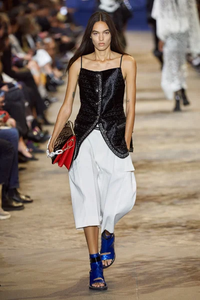 Look 39